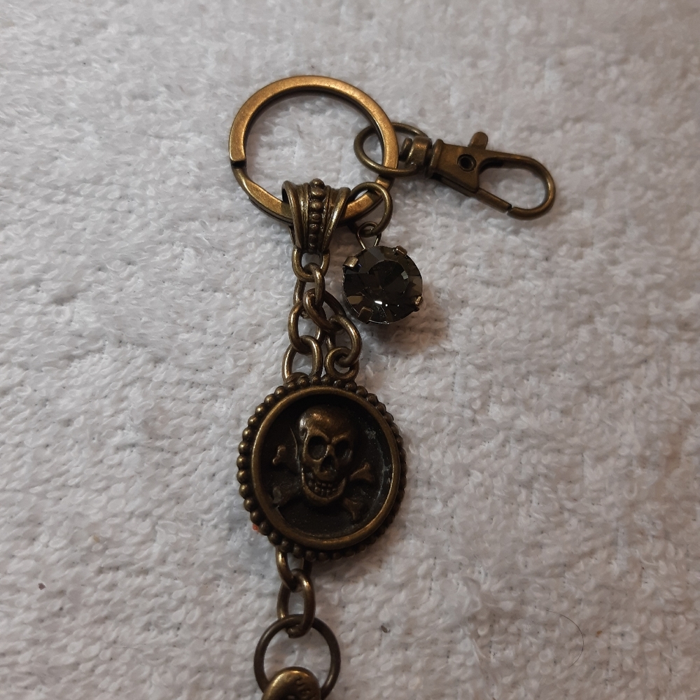 Skull keychain - Picture 2 of 5